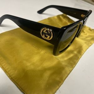 Authentic womens Gucci sunglasses. Good condition